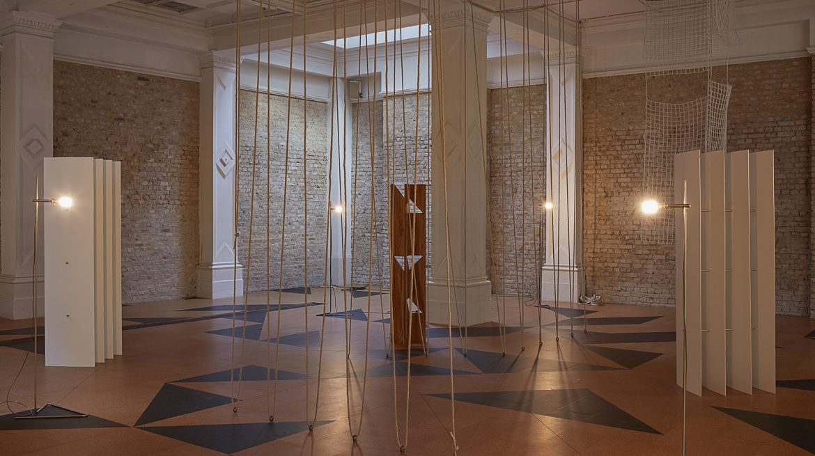 Installation view at the Whitechapel Gallery. Leonor Antunes: the frisson of the togetherness, Gallery 2. 3 October 2017 – 8 April 2018. Photo: Nick Ash