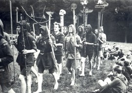 Image : Kibbo Kift Kindred, men and boys on camp parade with totems, 1925