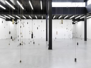 Alicja Kwade, Durchbruch durch Schwäche, 2011, Courtesy: The artist & König Galerie, Photo: Roman März
