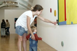 A photo of a parent and toddler on a Crib Notes tour at the Whitechapel Gallery