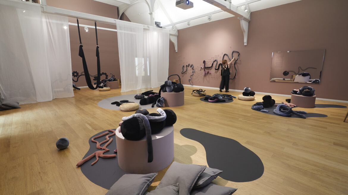 Sculpting_Conversations_Image_by_Manuel_Vason_for_Whitechapel_Gallery14